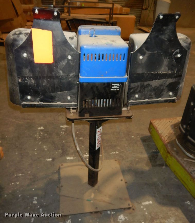 image for item LG9896 Pacer  paint shaker