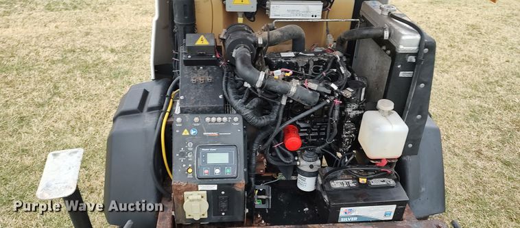 image for item LK9293 Generac Magnum  light plant