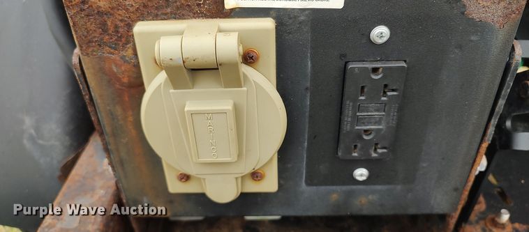 image for item LK9293 Generac Magnum  light plant