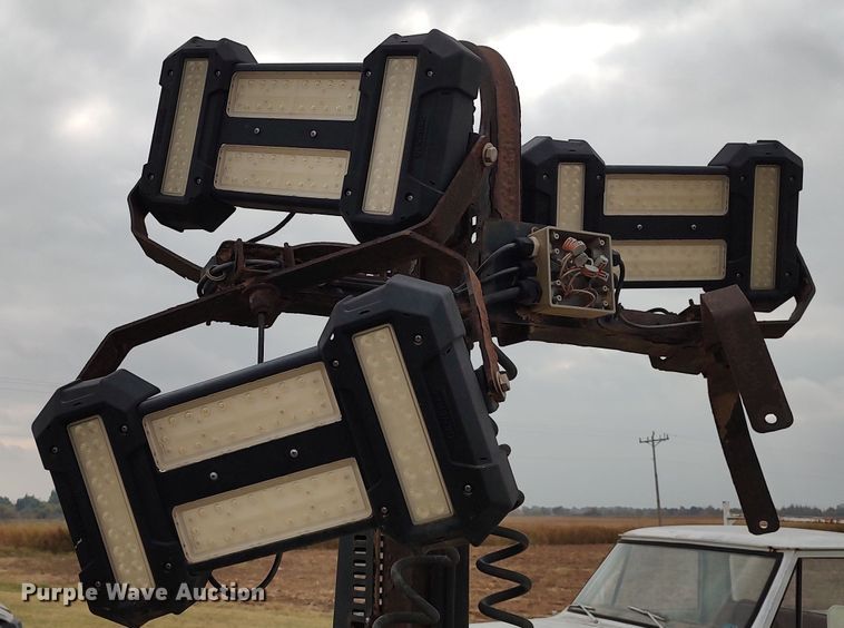 image for item LK9293 Generac Magnum  light plant