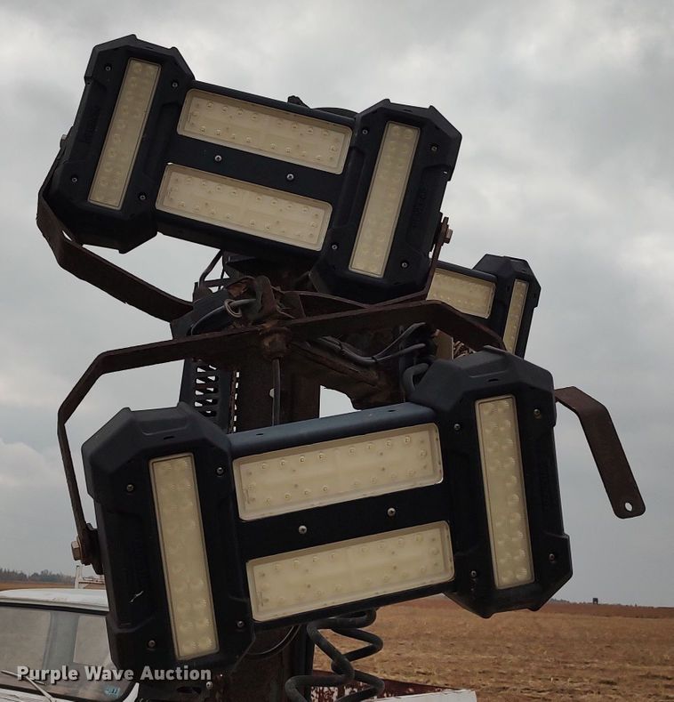 image for item LK9293 Generac Magnum  light plant