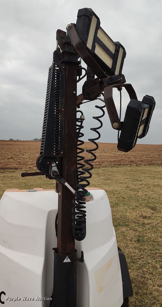 image for item LK9293 Generac Magnum  light plant