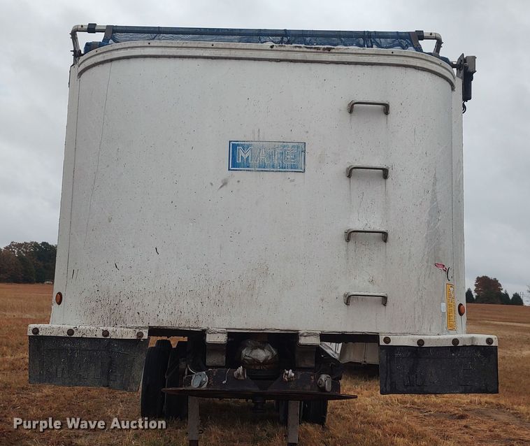 image for item LK9297 2003 Mate  end dump trailer