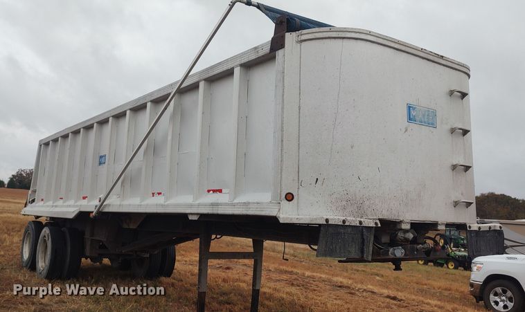 image for item LK9297 2003 Mate  end dump trailer