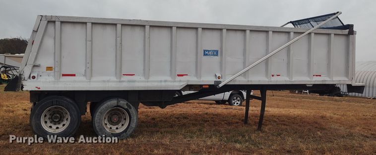 image for item LK9297 2003 Mate  end dump trailer