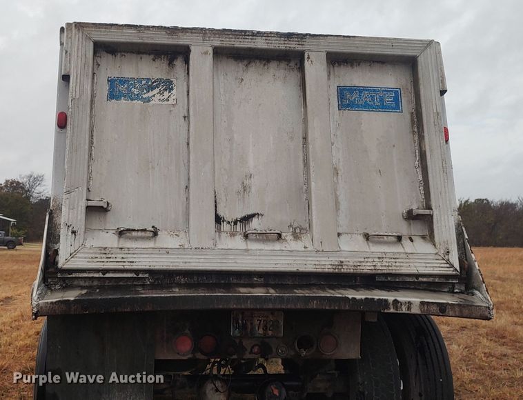 image for item LK9297 2003 Mate  end dump trailer