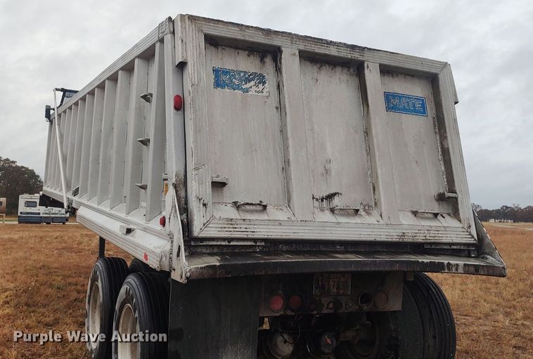 image for item LK9297 2003 Mate  end dump trailer