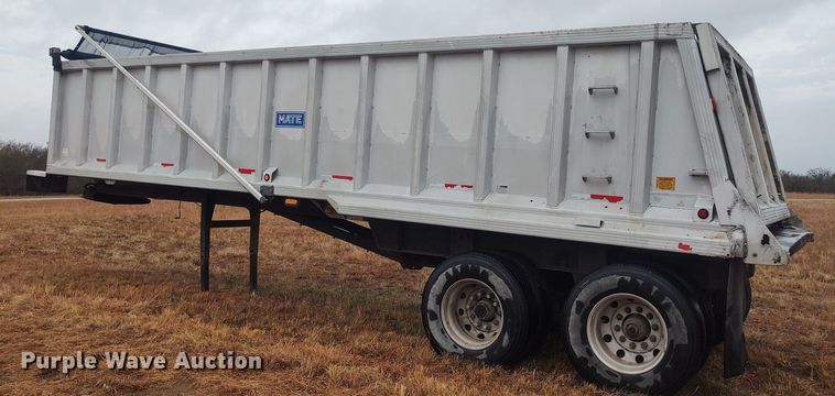image for item LK9297 2003 Mate  end dump trailer