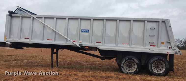 image for item LK9297 2003 Mate  end dump trailer