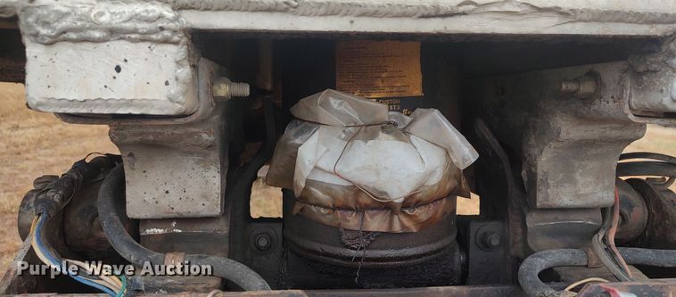 image for item LK9297 2003 Mate  end dump trailer