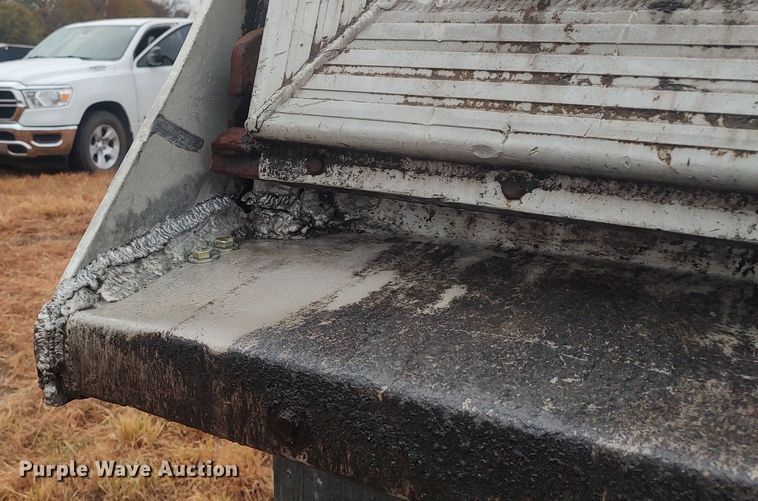 image for item LK9297 2003 Mate  end dump trailer