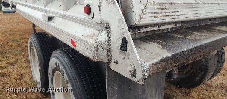 image for item LK9297 2003 Mate  end dump trailer