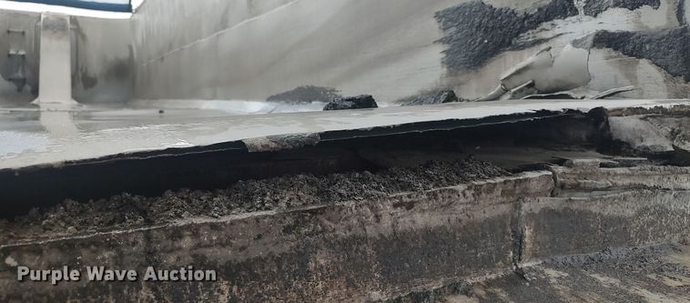 image for item LK9297 2003 Mate  end dump trailer