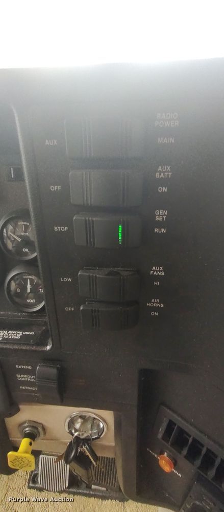 image for item LK9300 2003 Winnebago Journey DL  RV