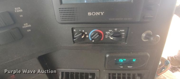 image for item LK9300 2003 Winnebago Journey DL  RV