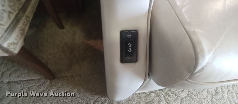 image for item LK9300 2003 Winnebago Journey DL  RV