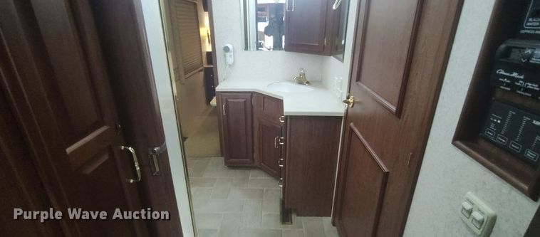 image for item LK9300 2003 Winnebago Journey DL  RV