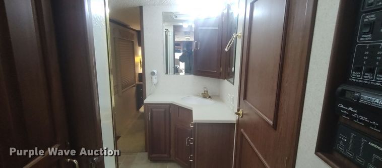 image for item LK9300 2003 Winnebago Journey DL  RV