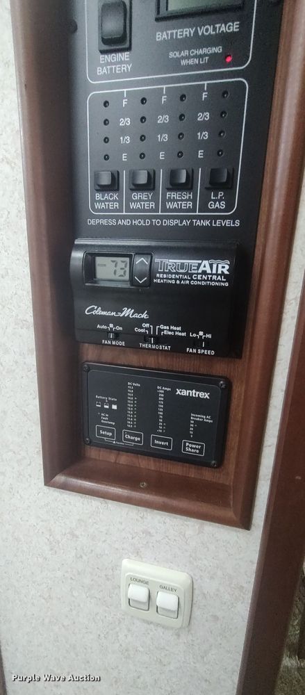 image for item LK9300 2003 Winnebago Journey DL  RV