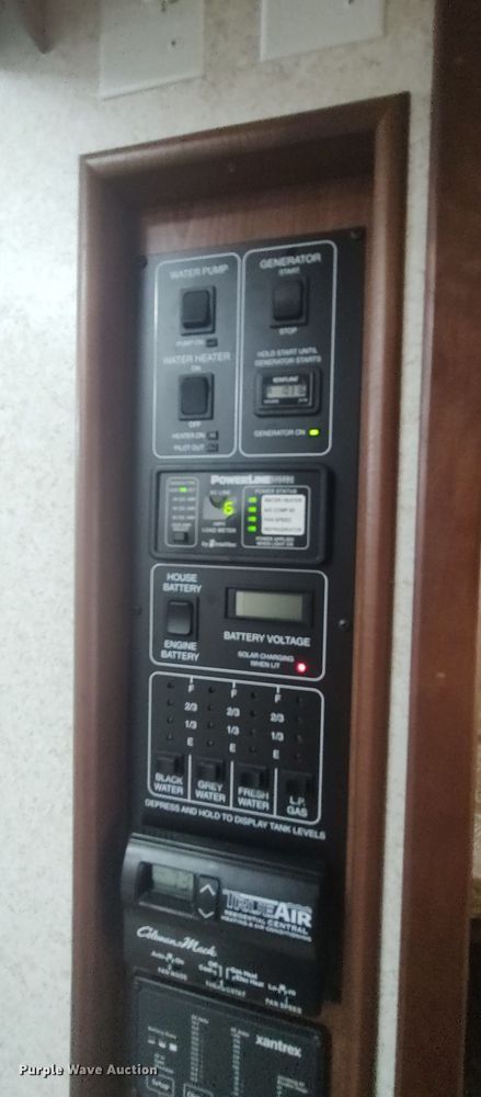 image for item LK9300 2003 Winnebago Journey DL  RV