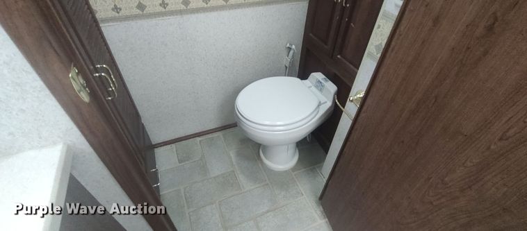 image for item LK9300 2003 Winnebago Journey DL  RV