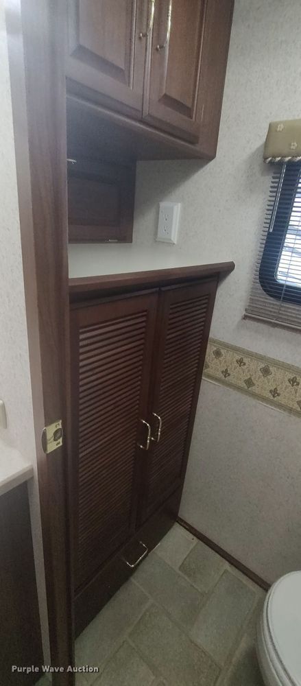 image for item LK9300 2003 Winnebago Journey DL  RV