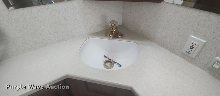 image for item LK9300 2003 Winnebago Journey DL  RV