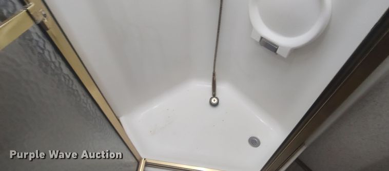 image for item LK9300 2003 Winnebago Journey DL  RV