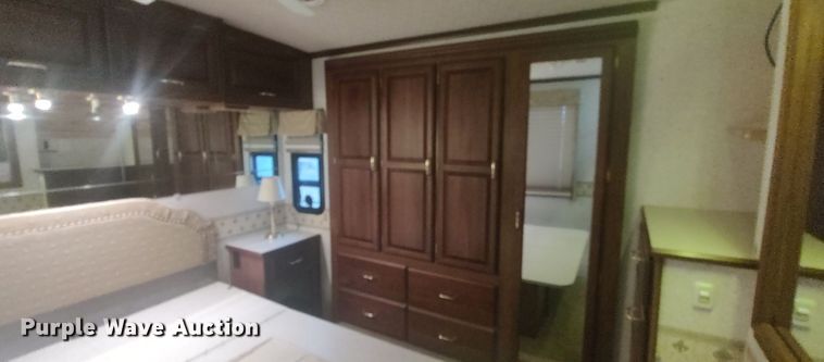 image for item LK9300 2003 Winnebago Journey DL  RV