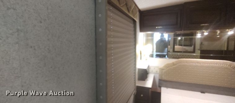 image for item LK9300 2003 Winnebago Journey DL  RV