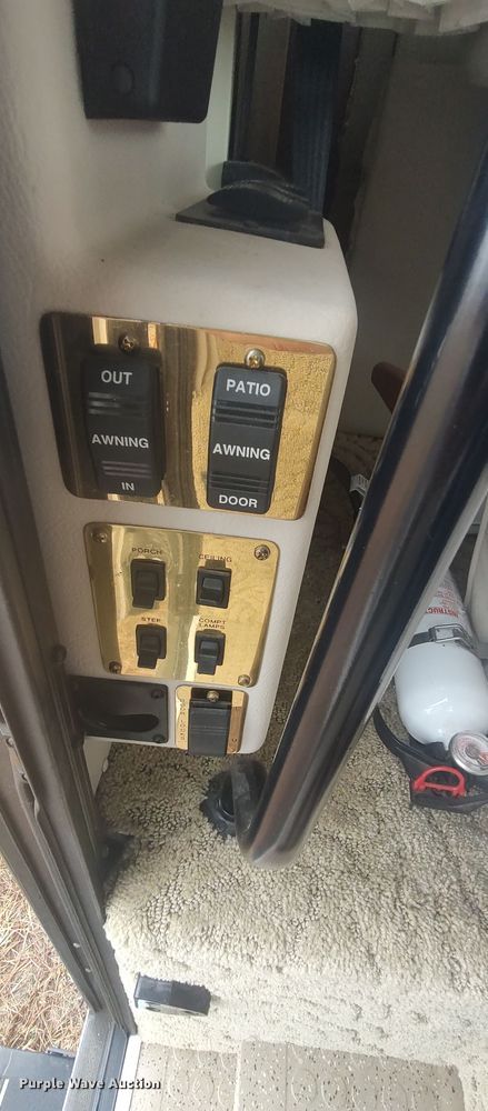 image for item LK9300 2003 Winnebago Journey DL  RV