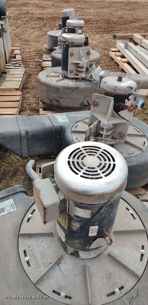 image for item LK9311 Approximately 5 Sonnys Blow 328 blowers