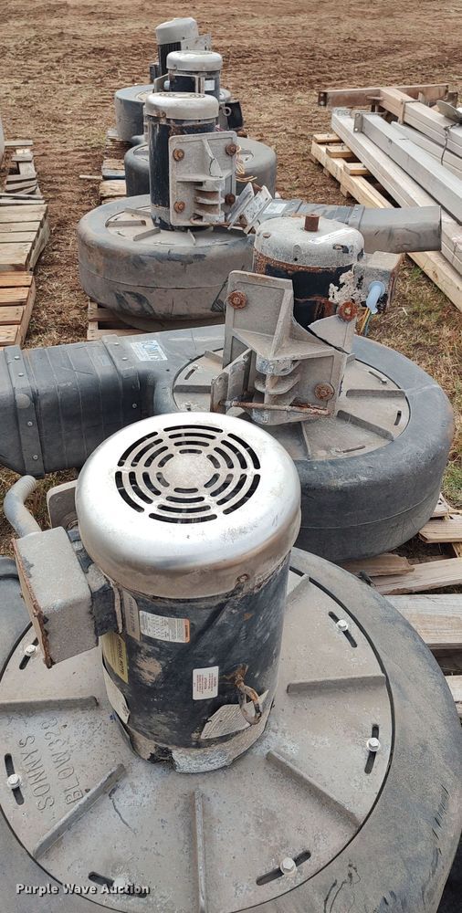 image for item LK9311 Approximately 5 Sonnys Blow 328 blowers