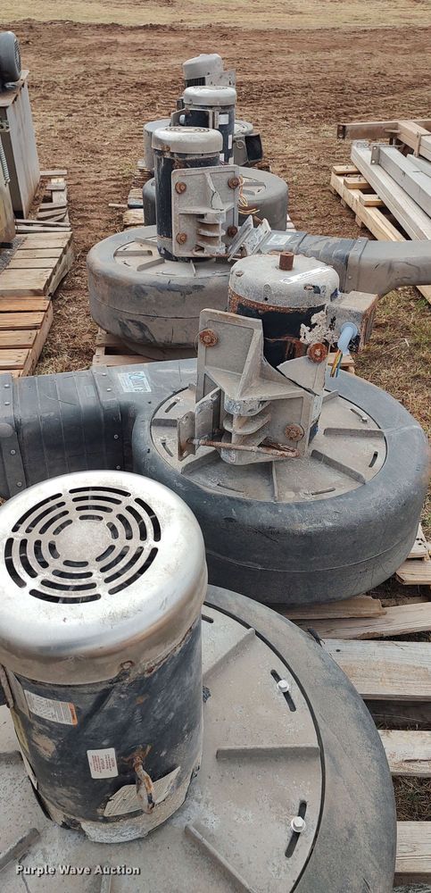 image for item LK9311 Approximately 5 Sonnys Blow 328 blowers