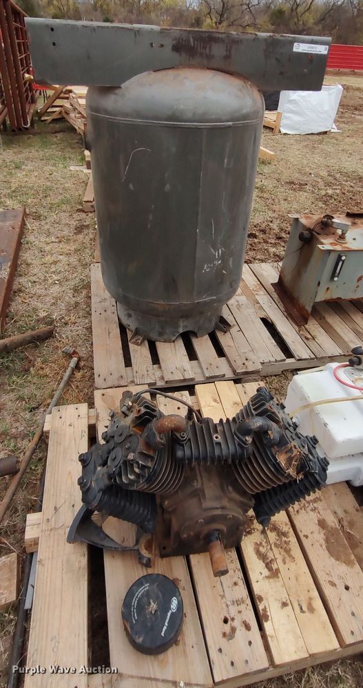image for item LK9313 Ingersoll Rand 2475N7.5TSC  air compressor