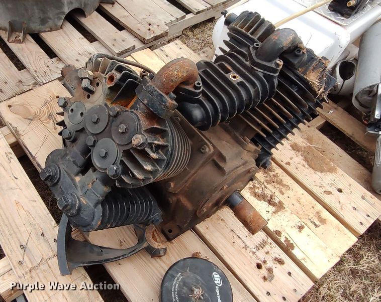 image for item LK9313 Ingersoll Rand 2475N7.5TSC  air compressor