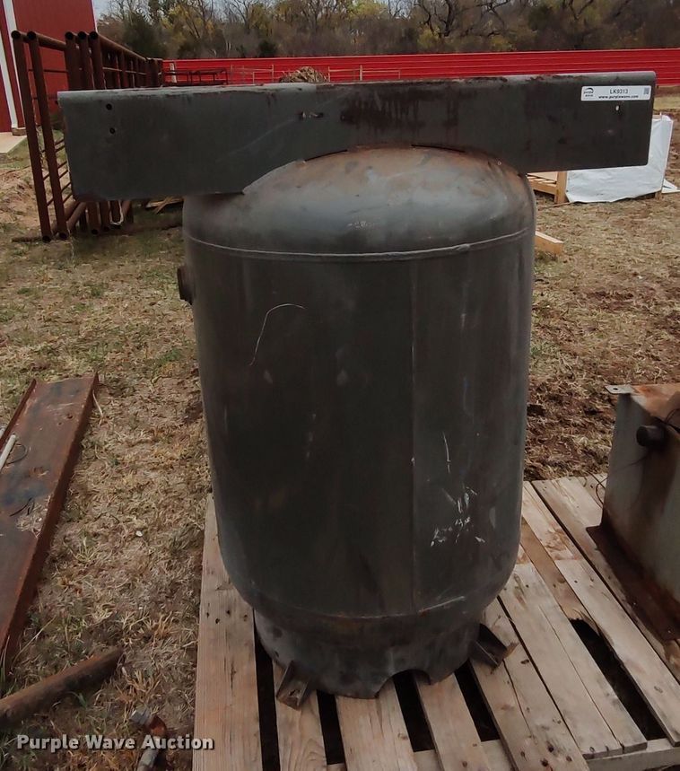 image for item LK9313 Ingersoll Rand 2475N7.5TSC  air compressor