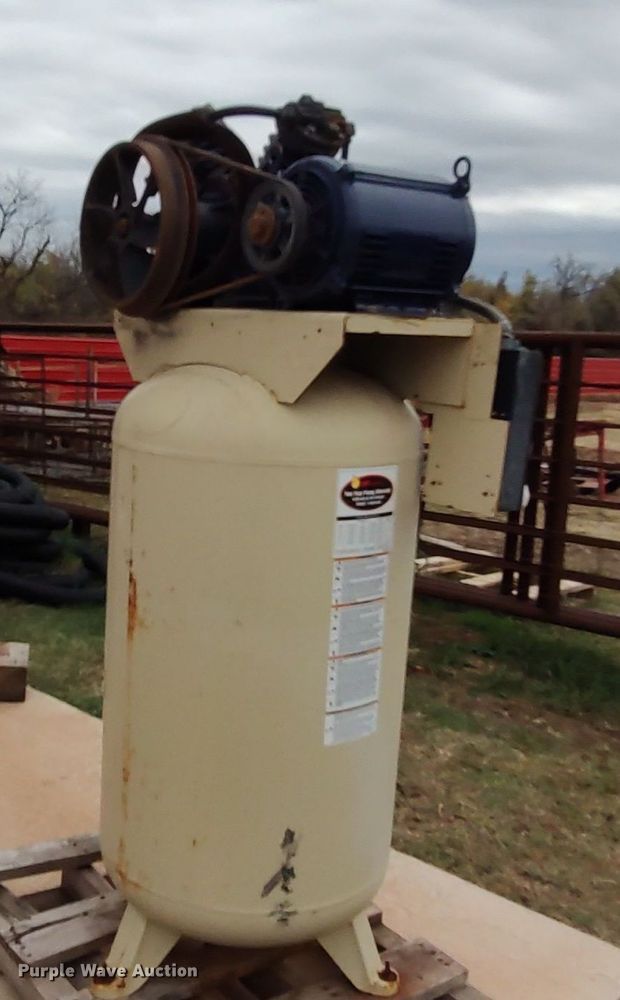 image for item LK9313 Ingersoll Rand 2475N7.5TSC  air compressor
