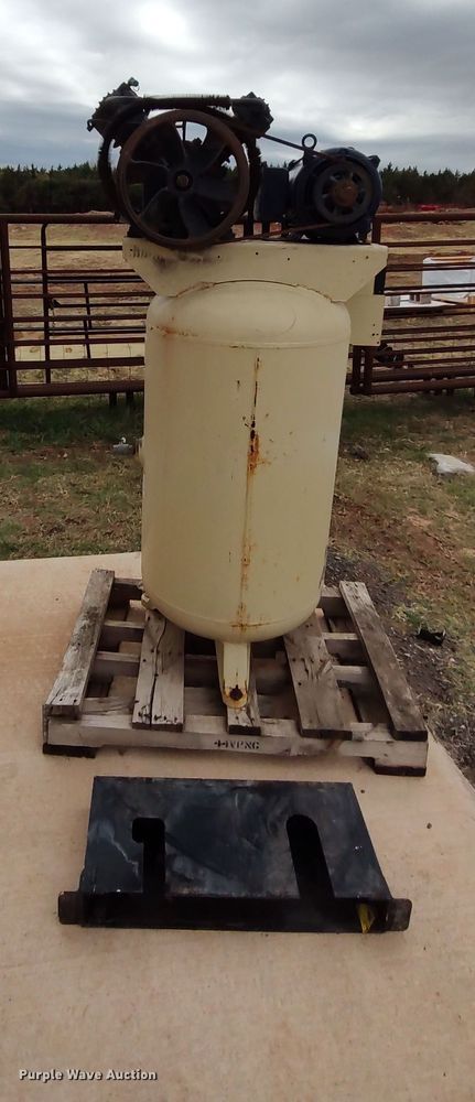 image for item LK9313 Ingersoll Rand 2475N7.5TSC  air compressor