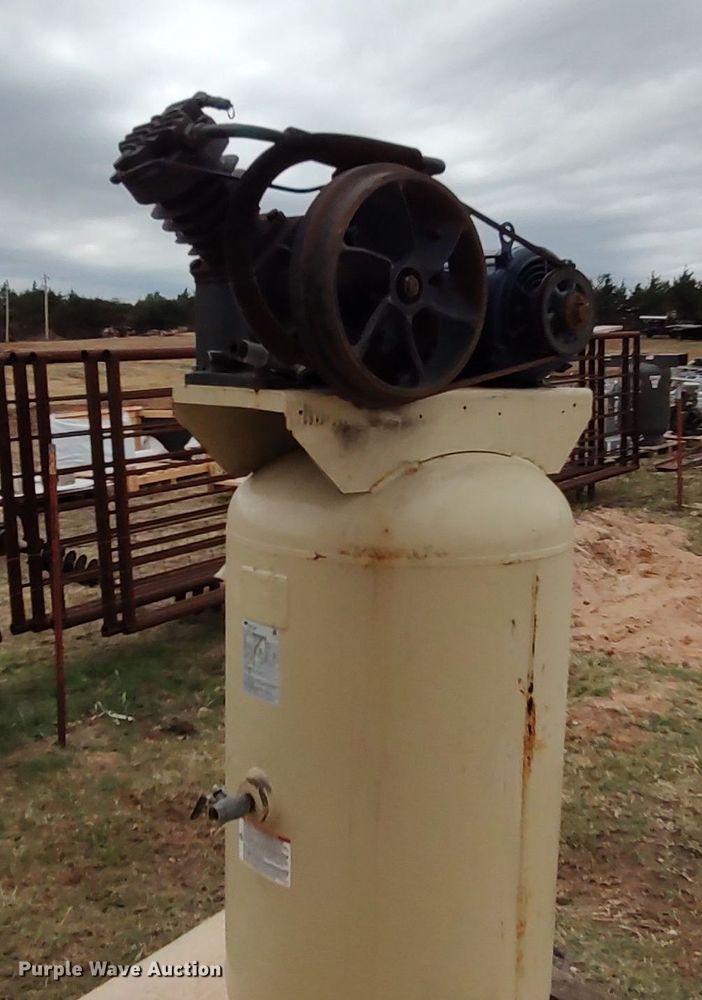 image for item LK9313 Ingersoll Rand 2475N7.5TSC  air compressor