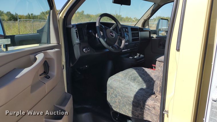 image for item LK9949 2014 GMC Savana G4500  refrigerated delivery van