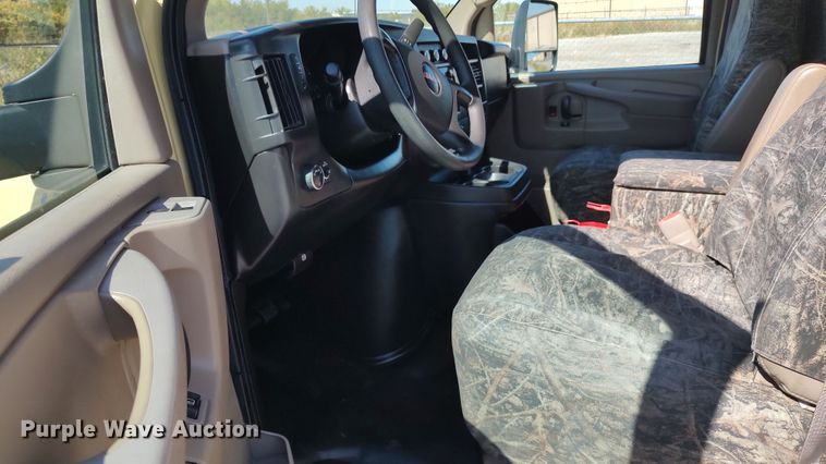 image for item LK9949 2014 GMC Savana G4500  refrigerated delivery van