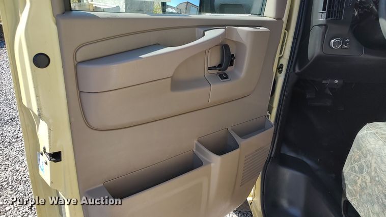 image for item LK9949 2014 GMC Savana G4500  refrigerated delivery van