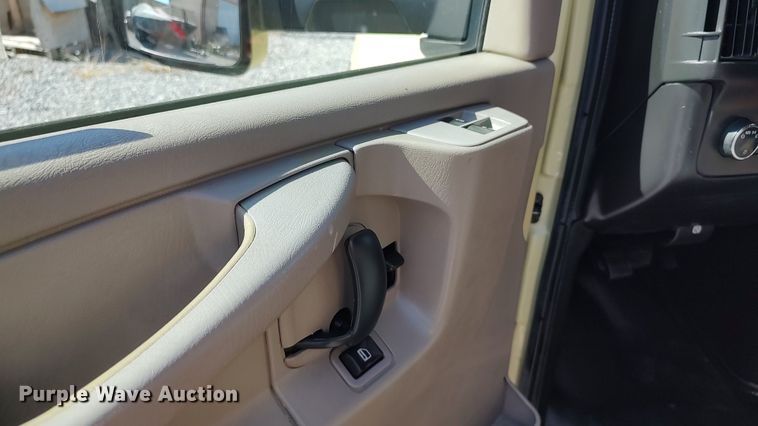 image for item LK9949 2014 GMC Savana G4500  refrigerated delivery van