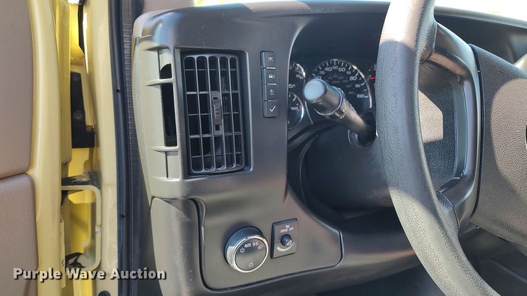 image for item LK9949 2014 GMC Savana G4500  refrigerated delivery van