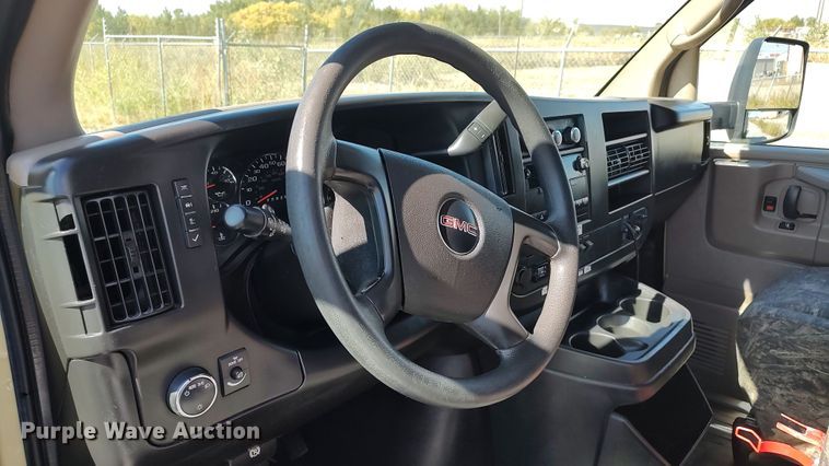 image for item LK9949 2014 GMC Savana G4500  refrigerated delivery van