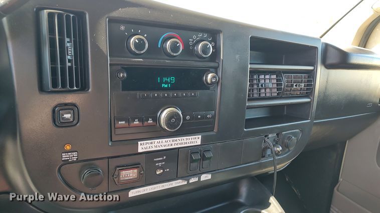 image for item LK9949 2014 GMC Savana G4500  refrigerated delivery van