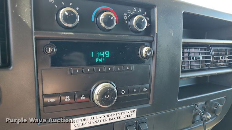 image for item LK9949 2014 GMC Savana G4500  refrigerated delivery van