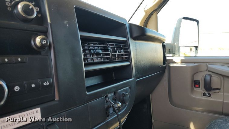 image for item LK9949 2014 GMC Savana G4500  refrigerated delivery van