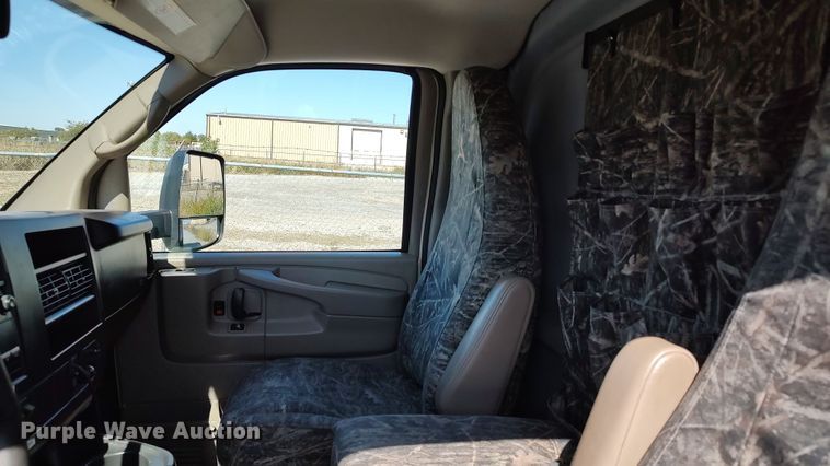 image for item LK9949 2014 GMC Savana G4500  refrigerated delivery van